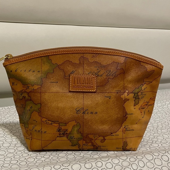 Alviero Martini Pouch/Cosmetic Bag - Picture 1 of 12